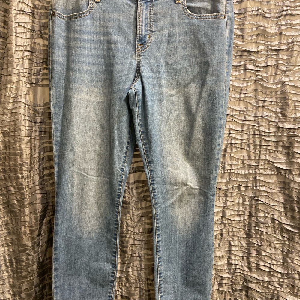 Old Navy Light Blue Straight Leg Super Skinny Jeans Size 10 Women’s